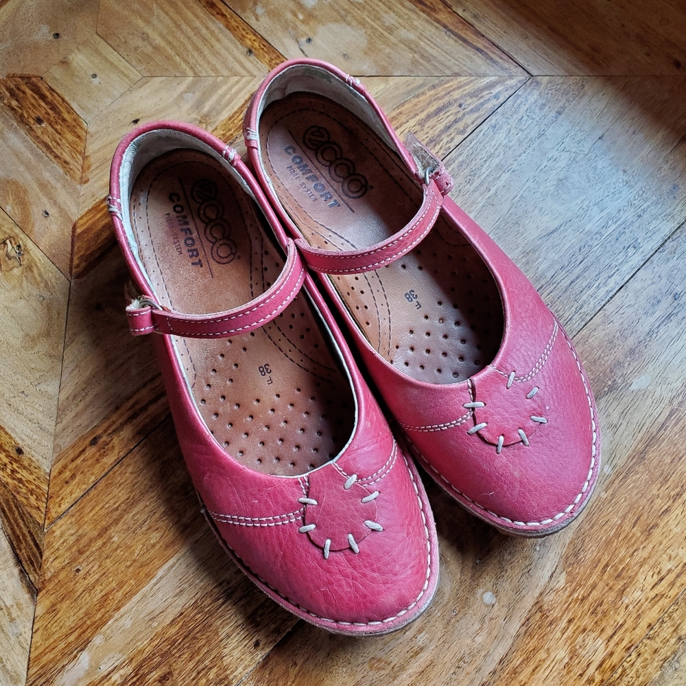 Barely worn! El Naturalista Mary Jane Sandals Flats Red Leather Shoe 37 US 6.5-7